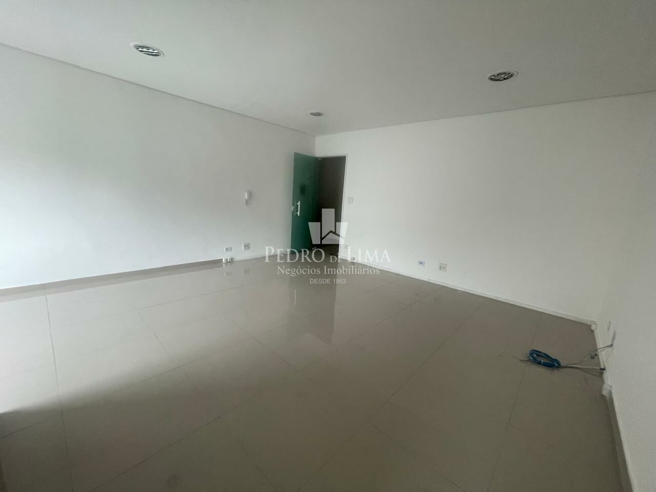 Sala Comercial para Locação 50m² Rua Maria Carlota Excelente Localização na Penha
