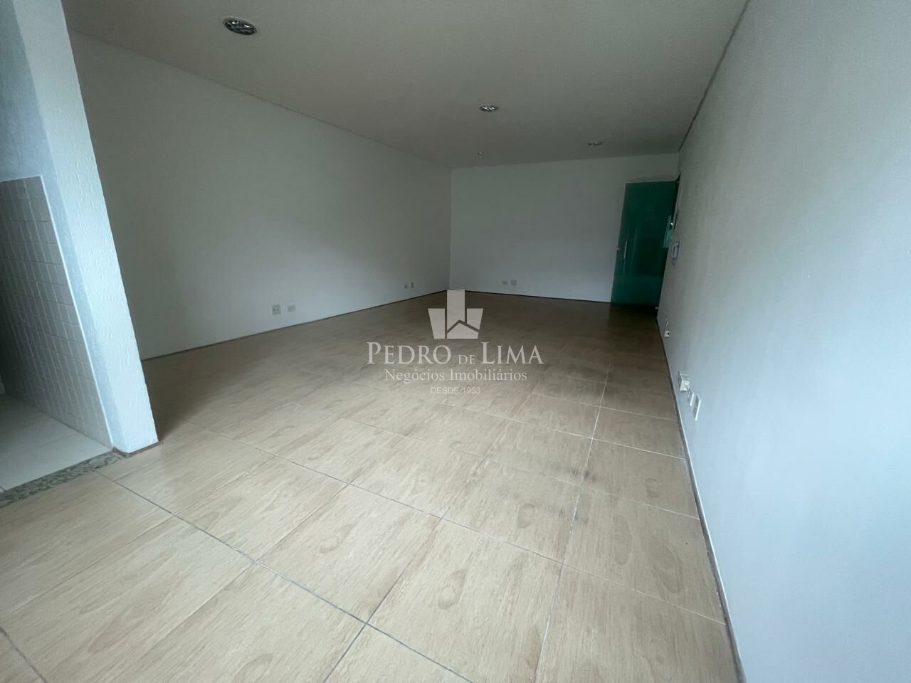 imagem do imovel Sala Comercial para Locação 50m²  Rua Maria Carlota  Excelente Localização na Penha ref: PE44923