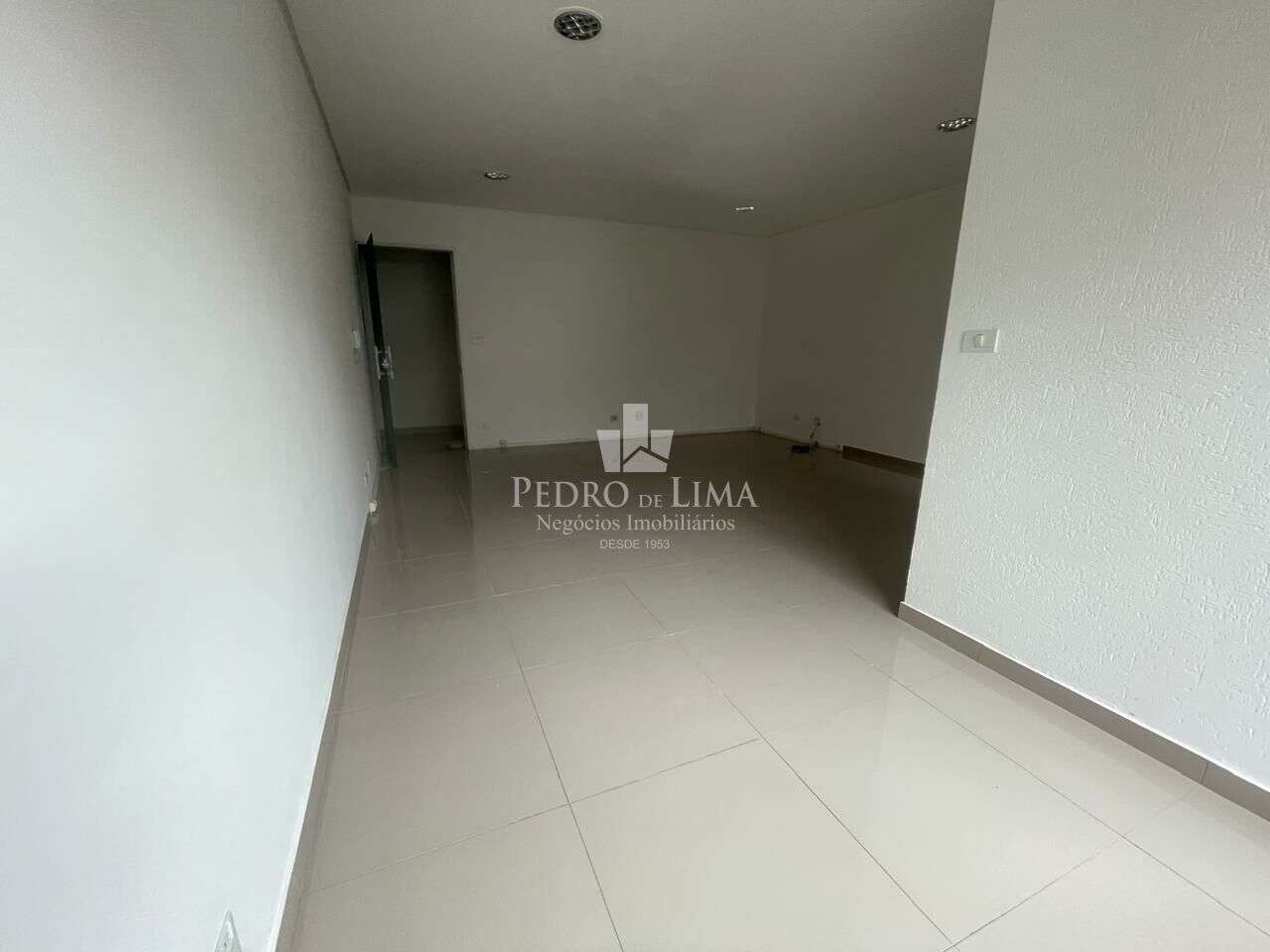 Sala Comercial para Locação 50m² Rua Maria Carlota Excelente Localização na Penha