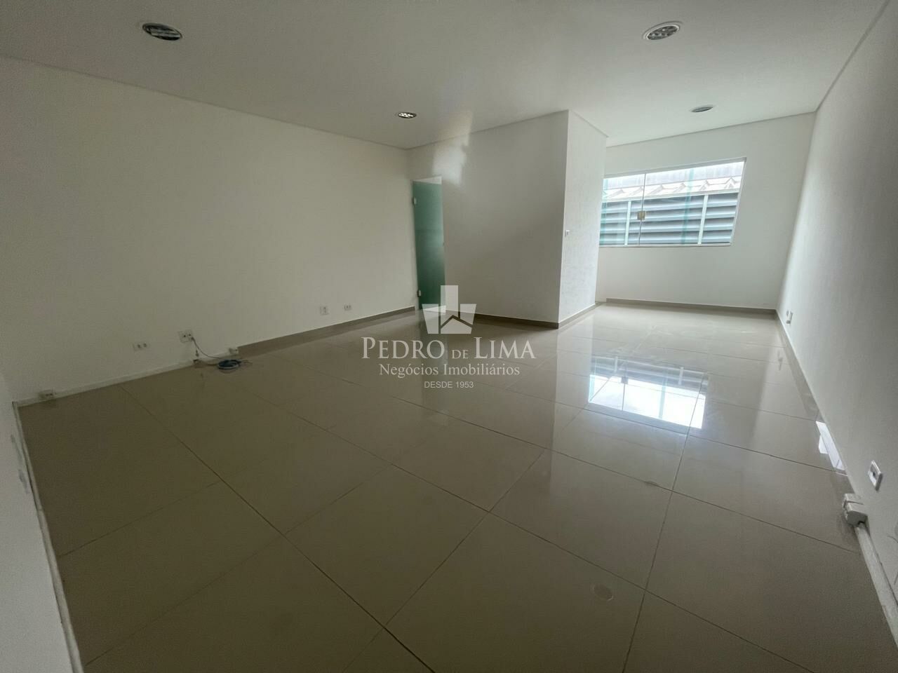 Sala Comercial para Locação 50m² Rua Maria Carlota Excelente Localização na Penha