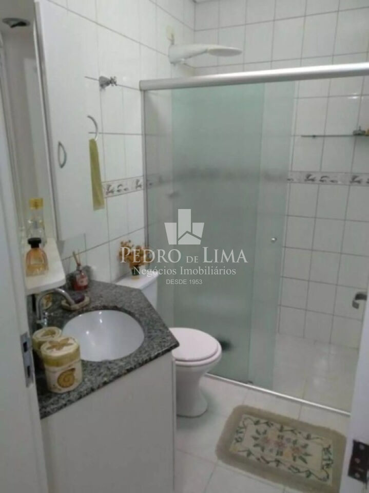 Sobrado em condomínio fechado com 3 quartos sendo 1 suíte e 2 vagas cobertas na Penha