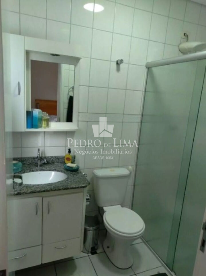 Sobrado em condomínio fechado com 3 quartos sendo 1 suíte e 2 vagas cobertas na Penha