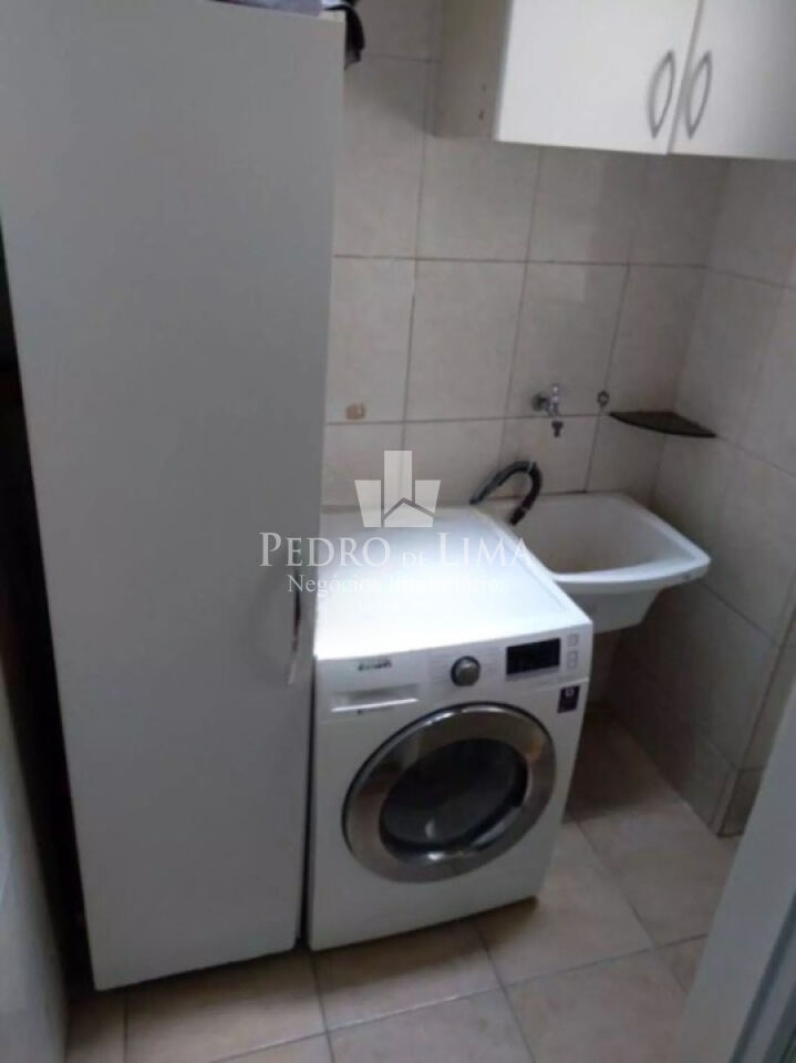 Sobrado em condomínio fechado com 3 quartos sendo 1 suíte e 2 vagas cobertas na Penha