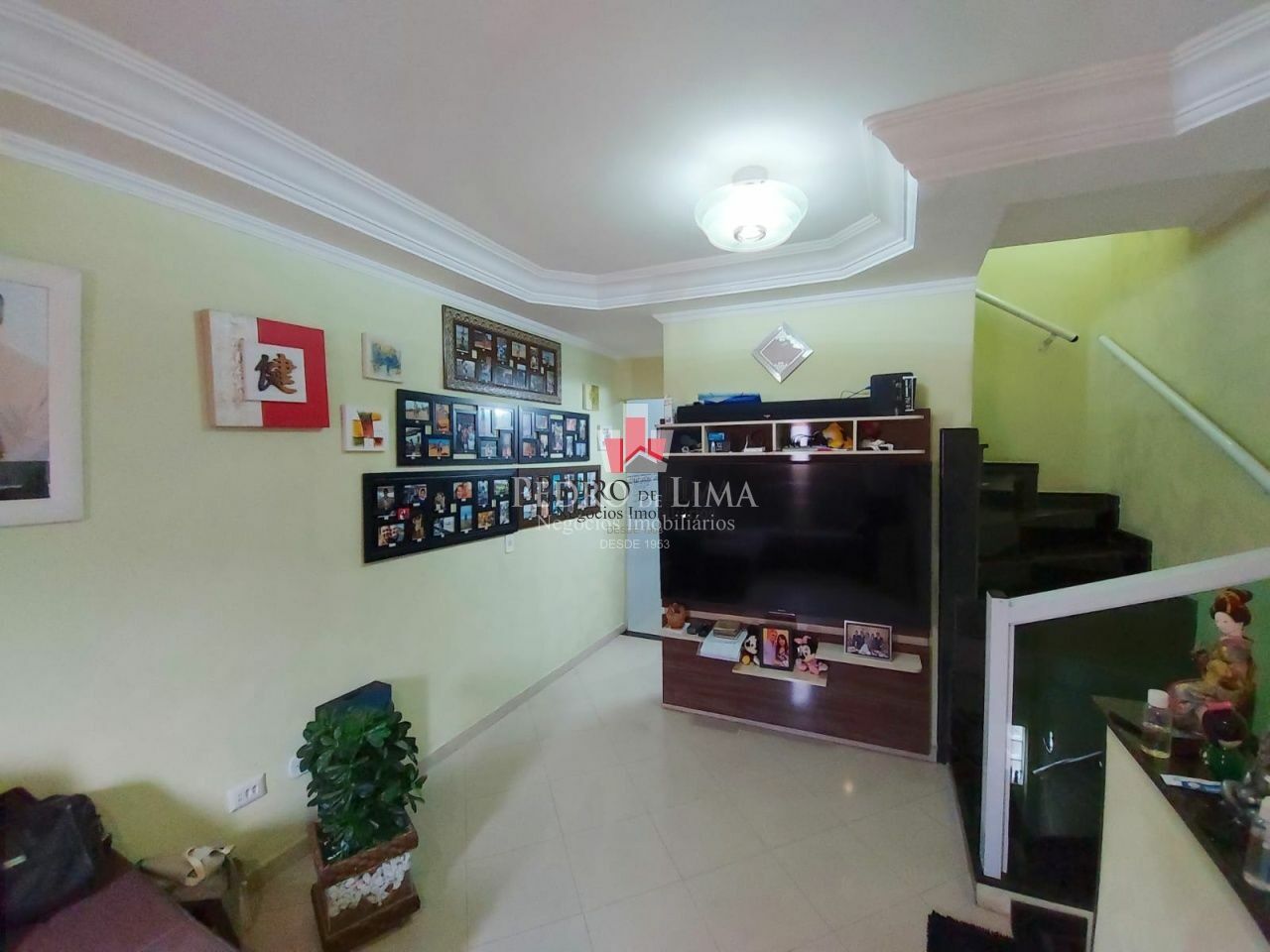 imagem do imovel Sobrado com 2 quartos, 2 suítes, 3 vagas, churrasqueira e 115 m², na região Penha. ref: PE44925