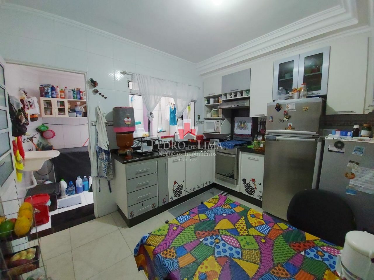 Sobrado com 2 quartos, 2 suítes, 3 vagas, churrasqueira e 115 m², na região Penha.