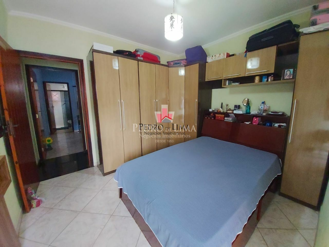 Sobrado com 2 quartos, 2 suítes, 3 vagas, churrasqueira e 115 m², na região Penha.