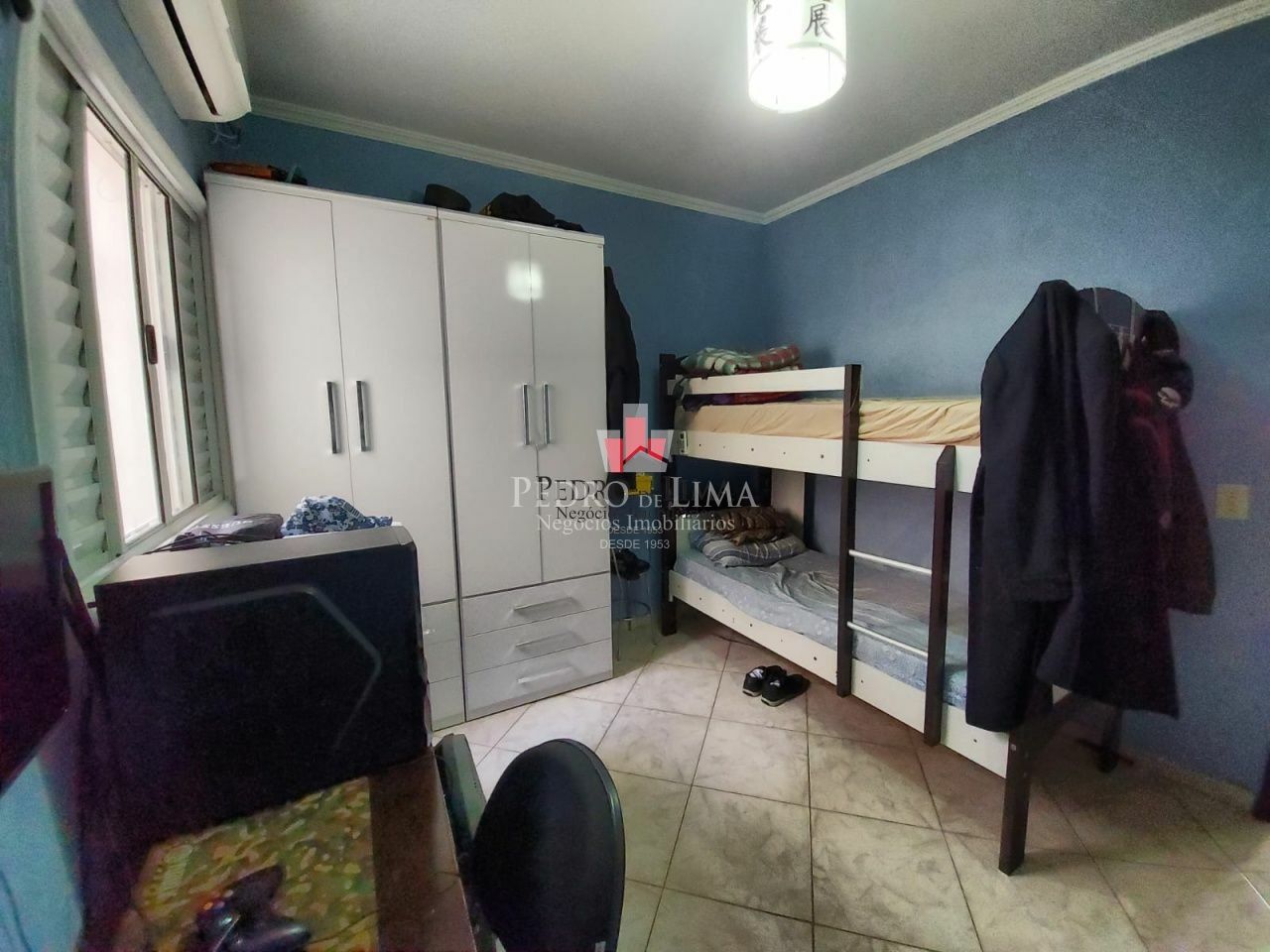 Sobrado com 2 quartos, 2 suítes, 3 vagas, churrasqueira e 115 m², na região Penha.