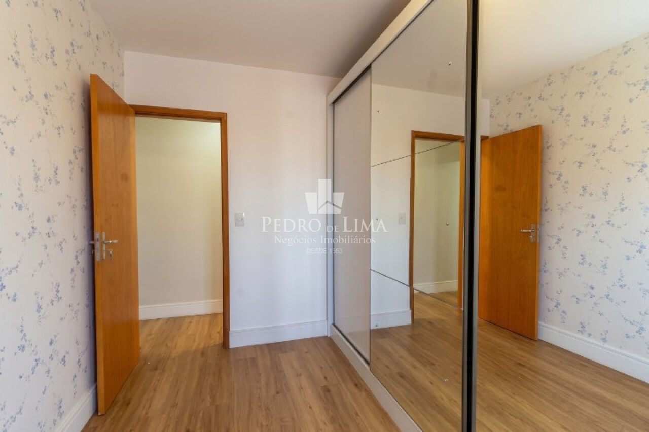 Apartamento com 2 quartos, 42 m², sem vaga de garagem, sem elevador, na Penha. 