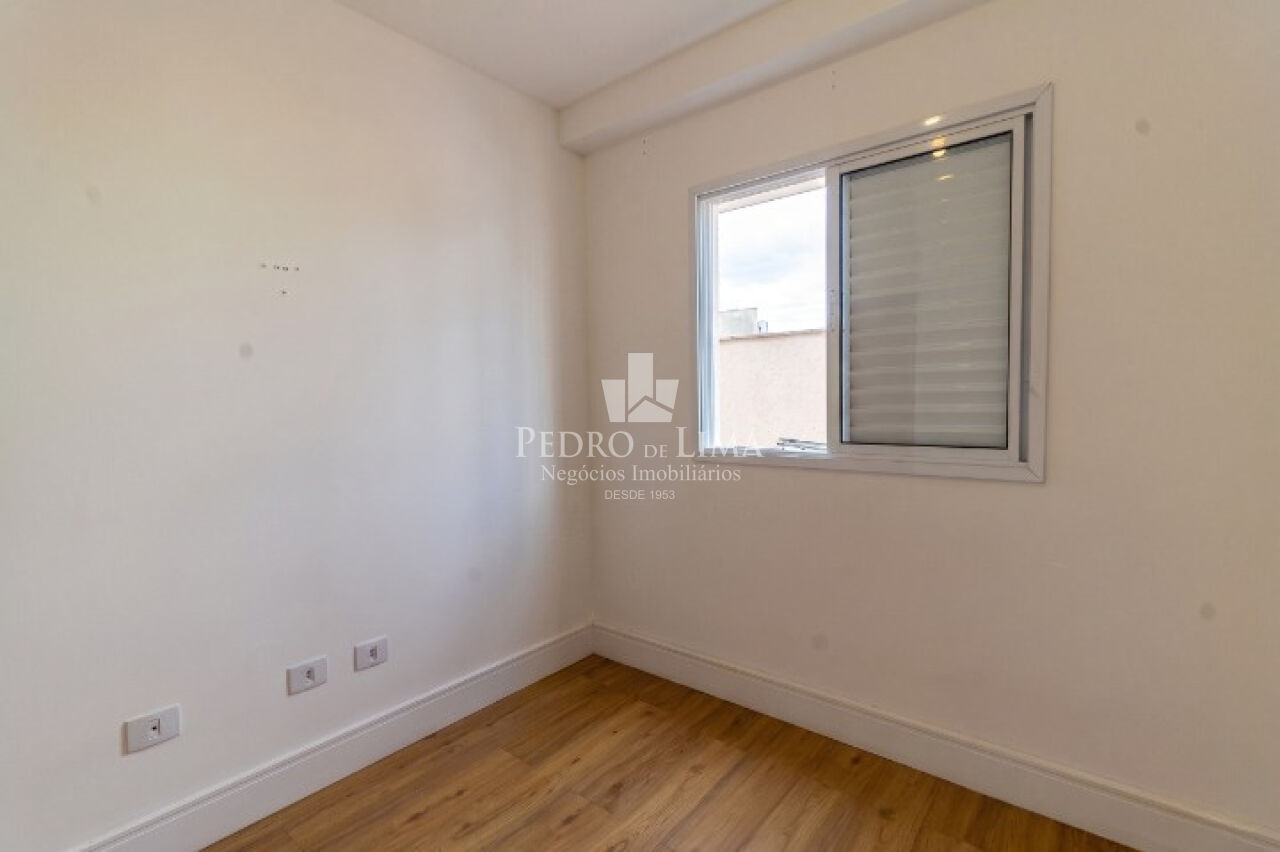 Apartamento com 2 quartos, 42 m², sem vaga de garagem, sem elevador, na Penha. 