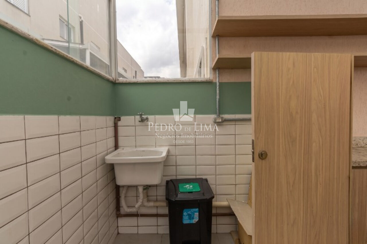 Apartamento com 2 quartos, 42 m², sem vaga de garagem, sem elevador, na Penha. 