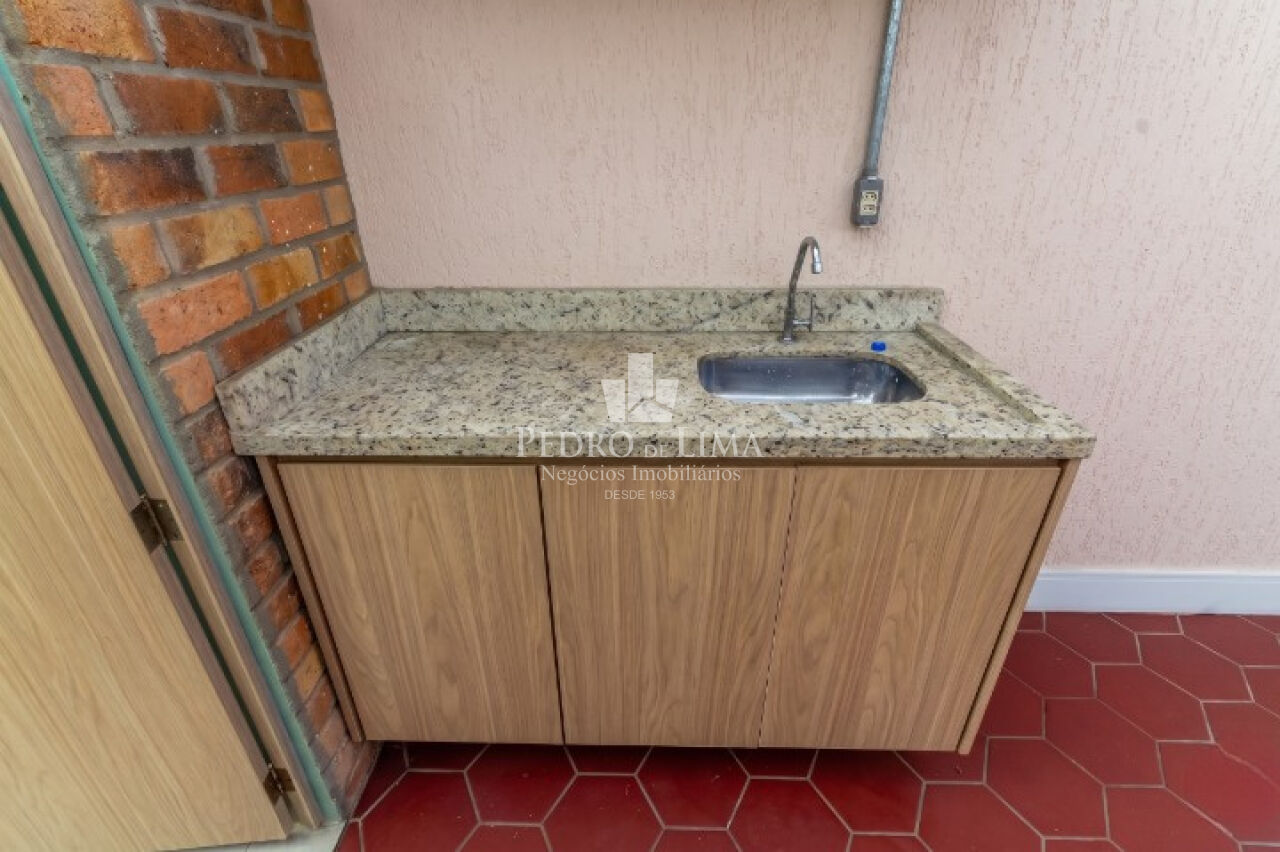 Apartamento com 2 quartos, 42 m², sem vaga de garagem, sem elevador, na Penha. 
