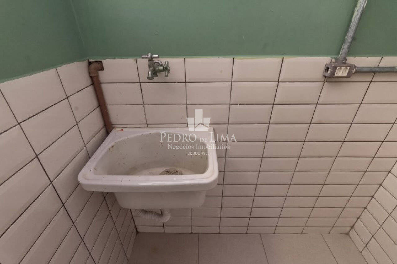 Apartamento com 2 quartos, 42 m², sem vaga de garagem, sem elevador, na Penha. 