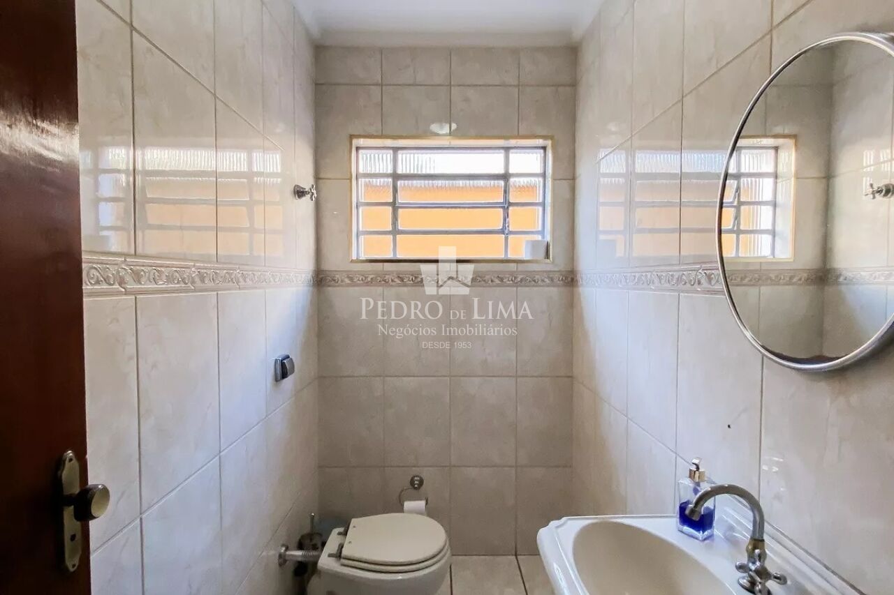 Sobrado Frontal na Vila Ré 178 m² sendo 4 dormitórios, 1 suíte, 2 vagas e edícula  nos fundos 