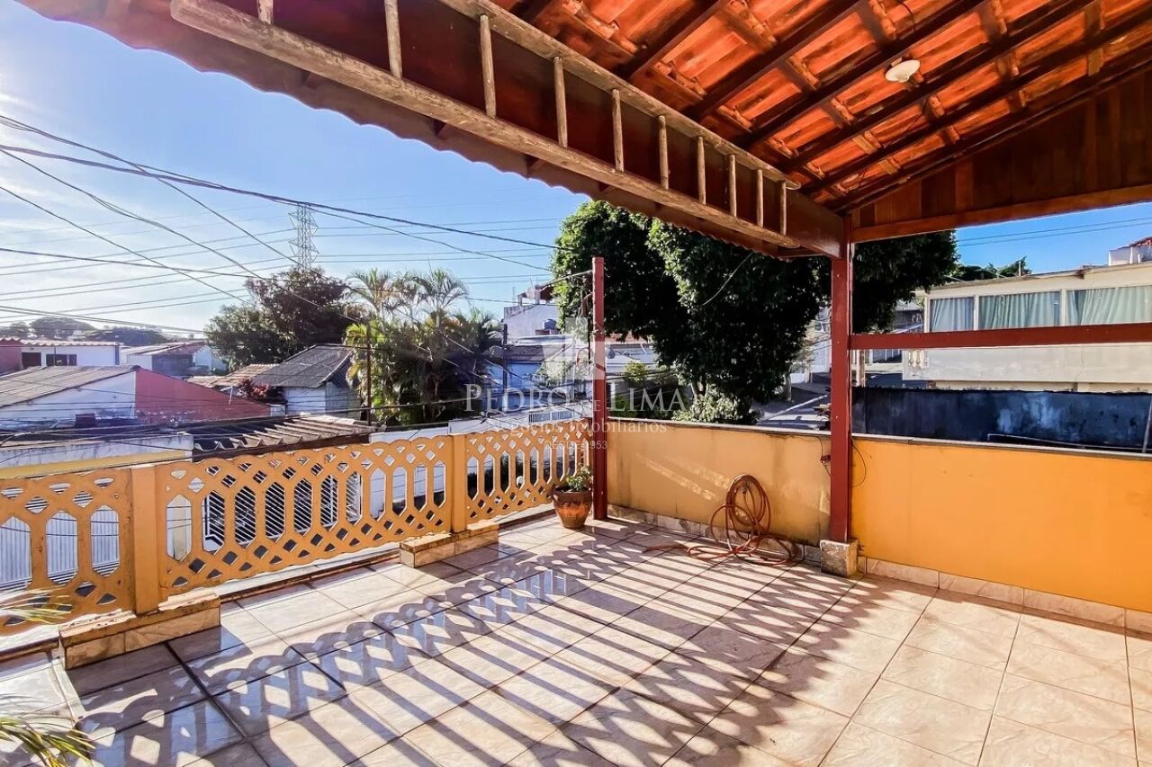 Sobrado Frontal na Vila Ré 178 m² sendo 4 dormitórios, 1 suíte, 2 vagas e edícula  nos fundos 