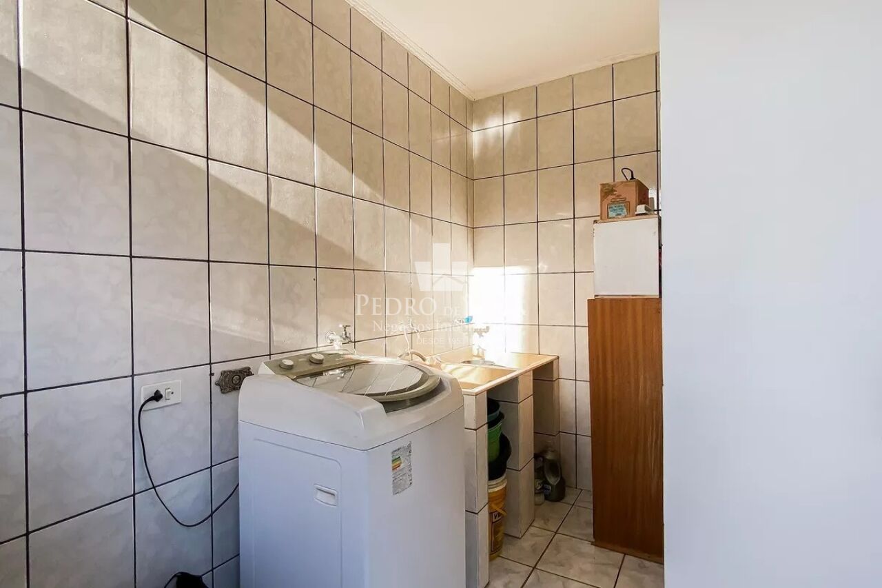 Sobrado Frontal na Vila Ré 178 m² sendo 4 dormitórios, 1 suíte, 2 vagas e edícula  nos fundos 