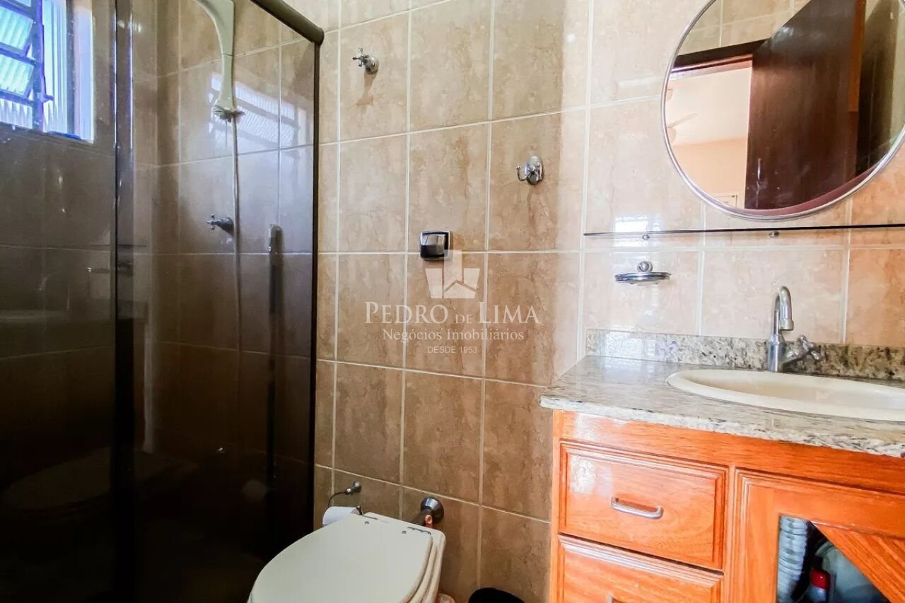 Sobrado Frontal na Vila Ré 178 m² sendo 4 dormitórios, 1 suíte, 2 vagas e edícula  nos fundos 