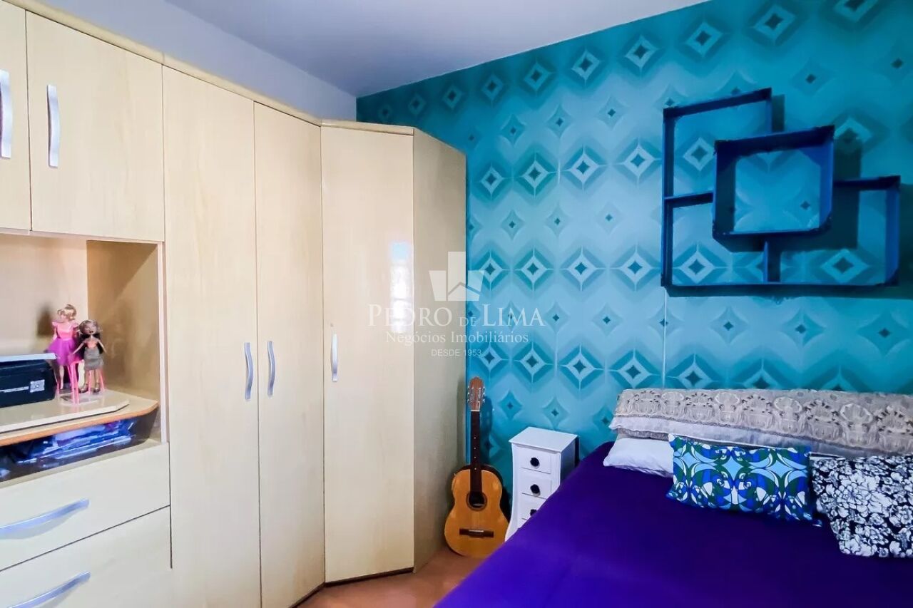 Sobrado Frontal na Vila Ré 178 m² sendo 4 dormitórios, 1 suíte, 2 vagas e edícula  nos fundos 