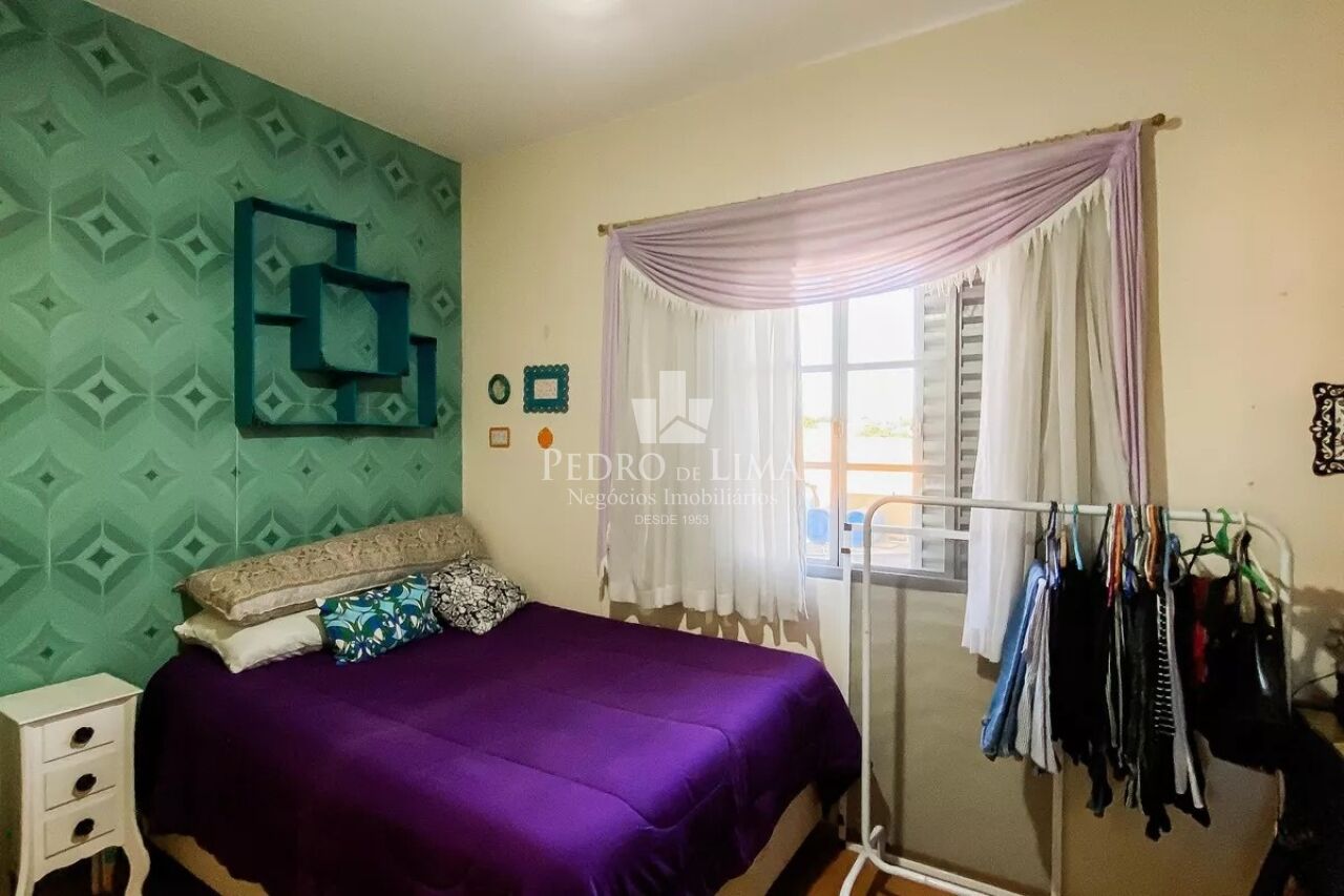 Sobrado Frontal na Vila Ré 178 m² sendo 4 dormitórios, 1 suíte, 2 vagas e edícula  nos fundos 