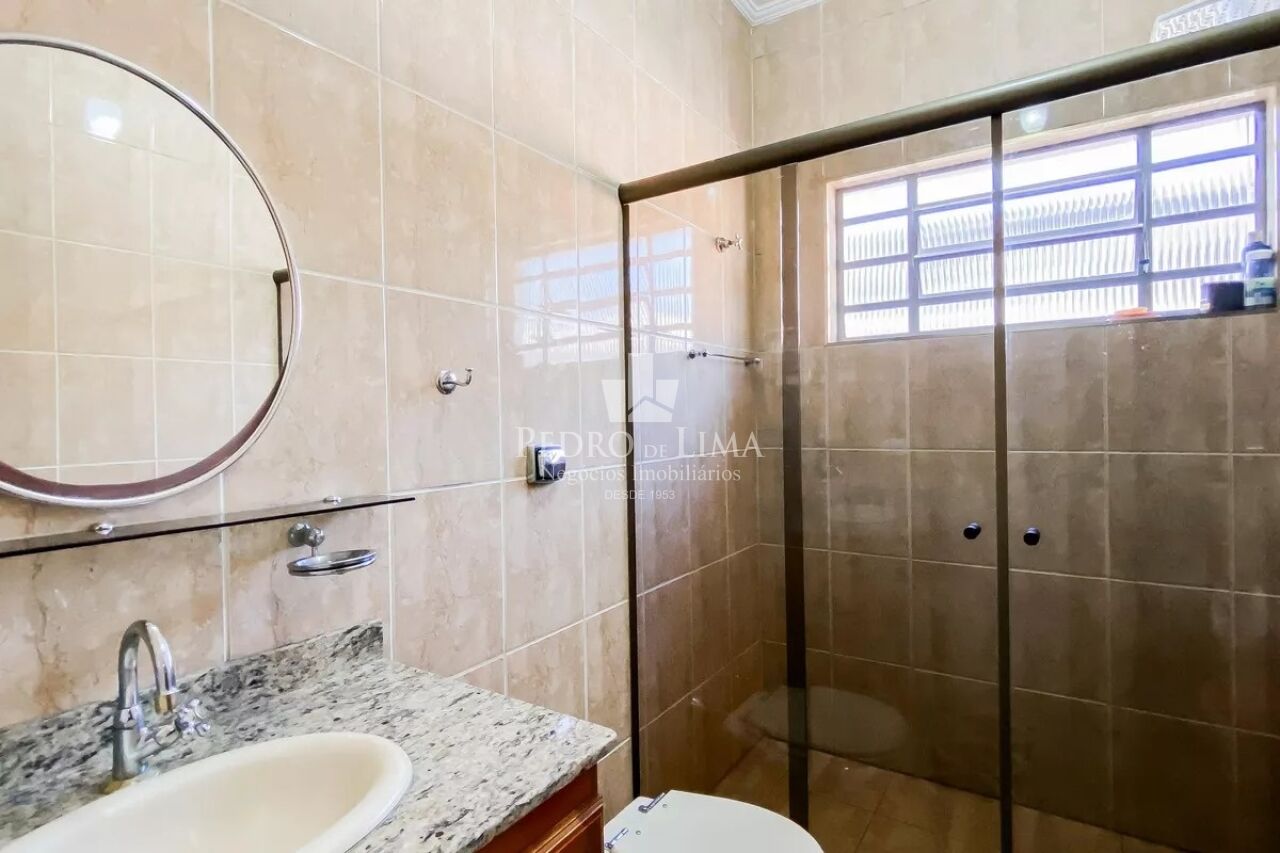 Sobrado Frontal na Vila Ré 178 m² sendo 4 dormitórios, 1 suíte, 2 vagas e edícula  nos fundos 