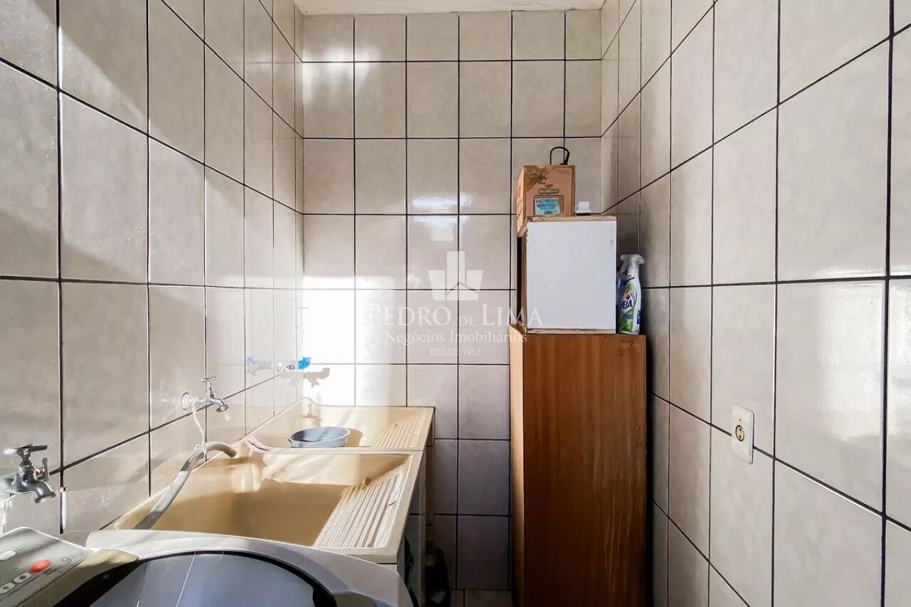 Sobrado Frontal na Vila Ré 178 m² sendo 4 dormitórios, 1 suíte, 2 vagas e edícula  nos fundos 
