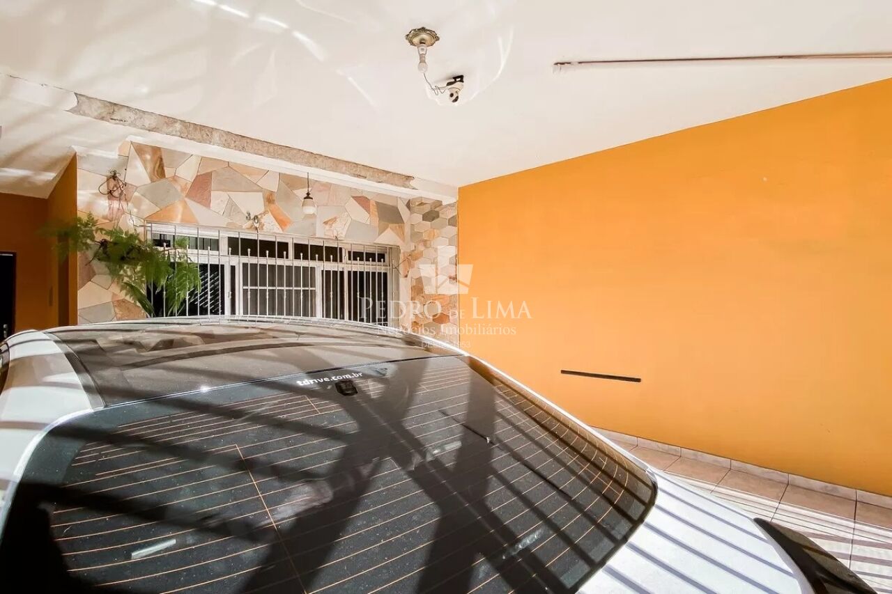 Sobrado Frontal na Vila Ré 178 m² sendo 4 dormitórios, 1 suíte, 2 vagas e edícula  nos fundos 