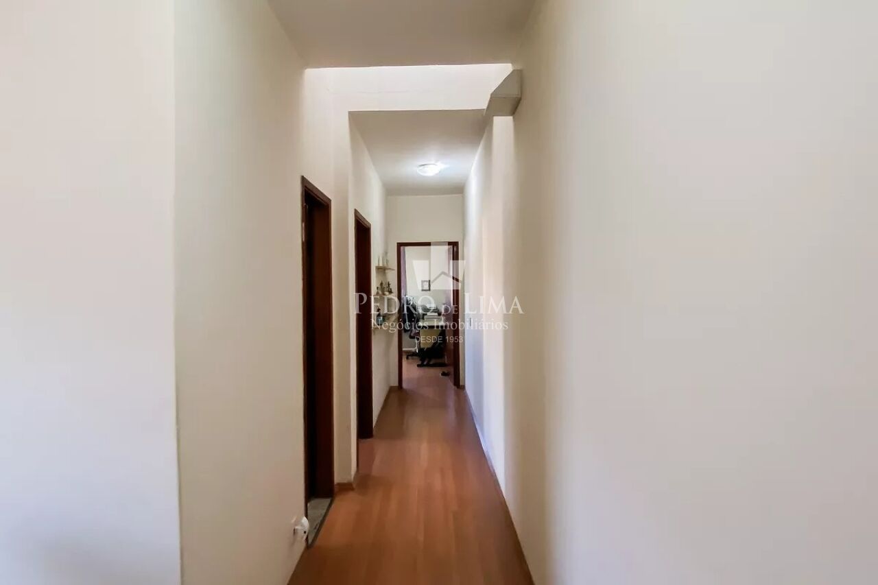 Sobrado Frontal na Vila Ré 178 m² sendo 4 dormitórios, 1 suíte, 2 vagas e edícula  nos fundos 
