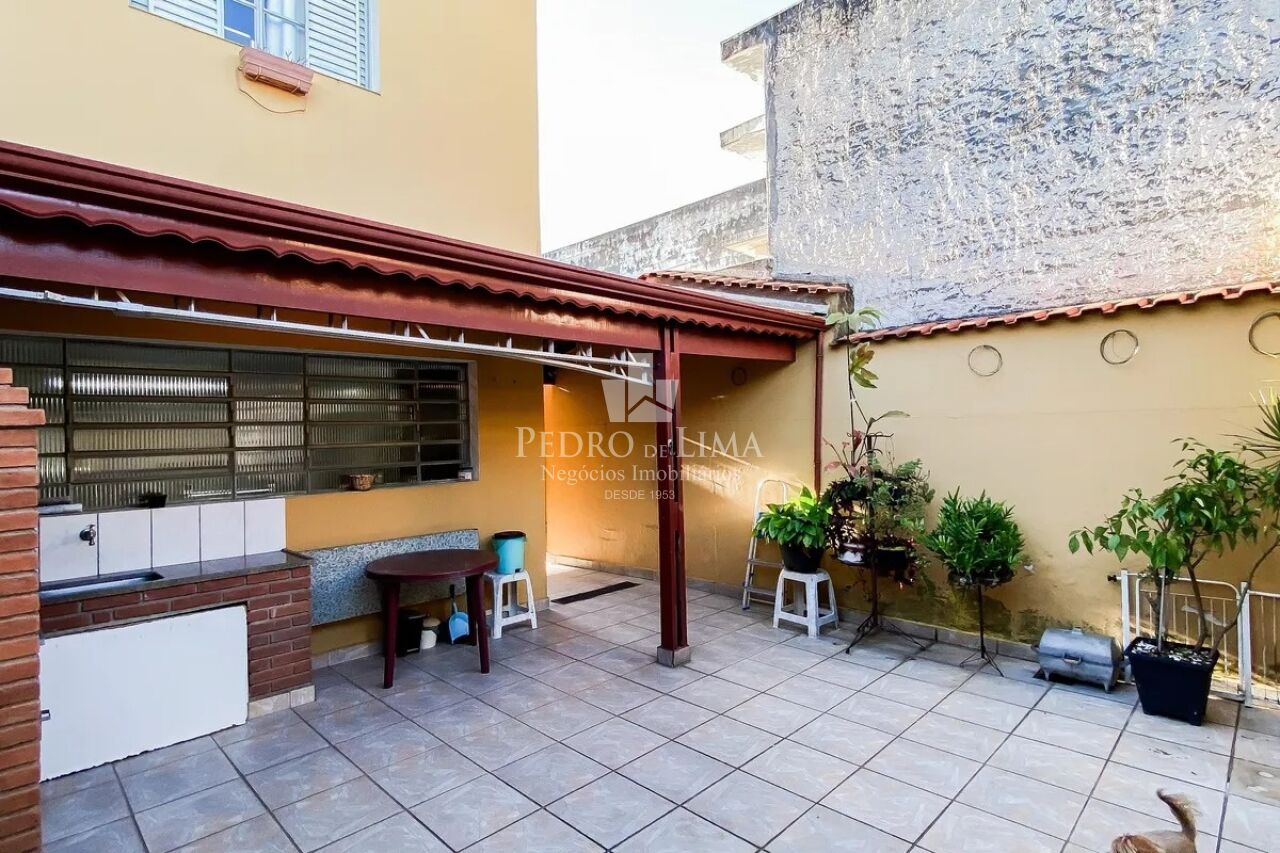 Sobrado Frontal na Vila Ré 178 m² sendo 4 dormitórios, 1 suíte, 2 vagas e edícula  nos fundos 