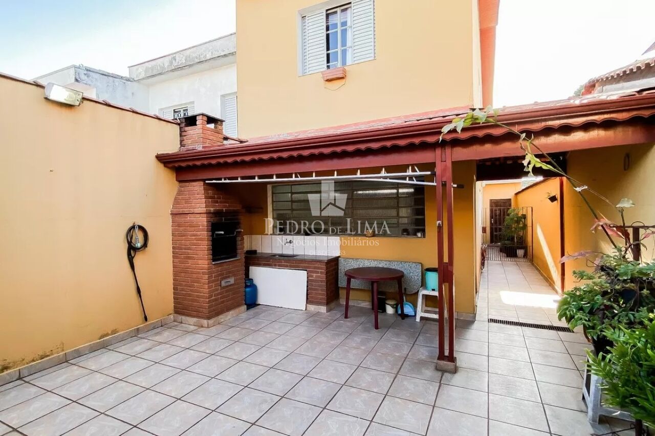 Sobrado Frontal na Vila Ré 178 m² sendo 4 dormitórios, 1 suíte, 2 vagas e edícula  nos fundos 