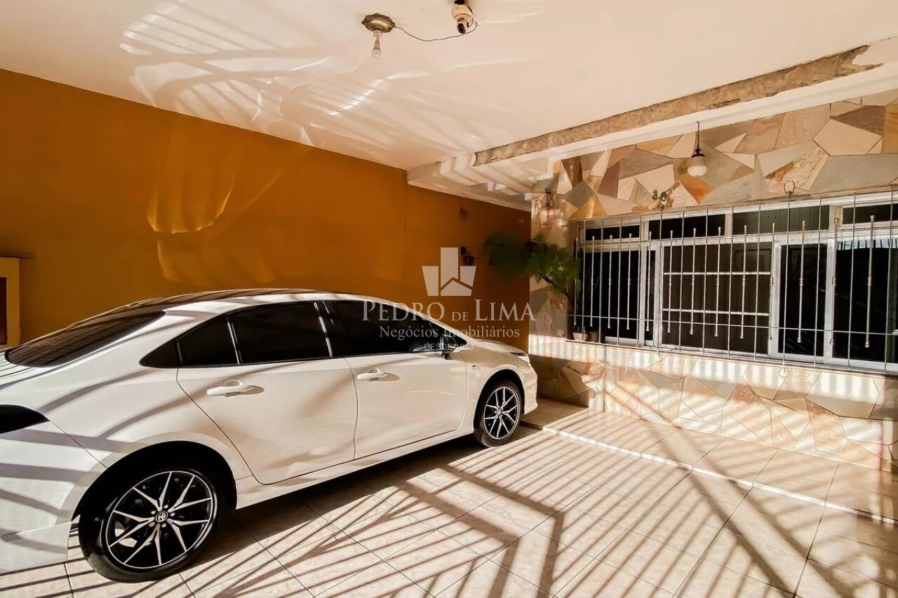 Sobrado Frontal na Vila Ré 178 m² sendo 4 dormitórios, 1 suíte, 2 vagas e edícula  nos fundos 