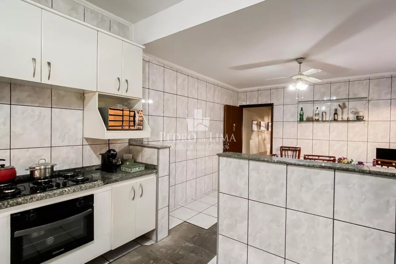 Sobrado Frontal na Vila Ré 178 m² sendo 4 dormitórios, 1 suíte, 2 vagas e edícula  nos fundos 