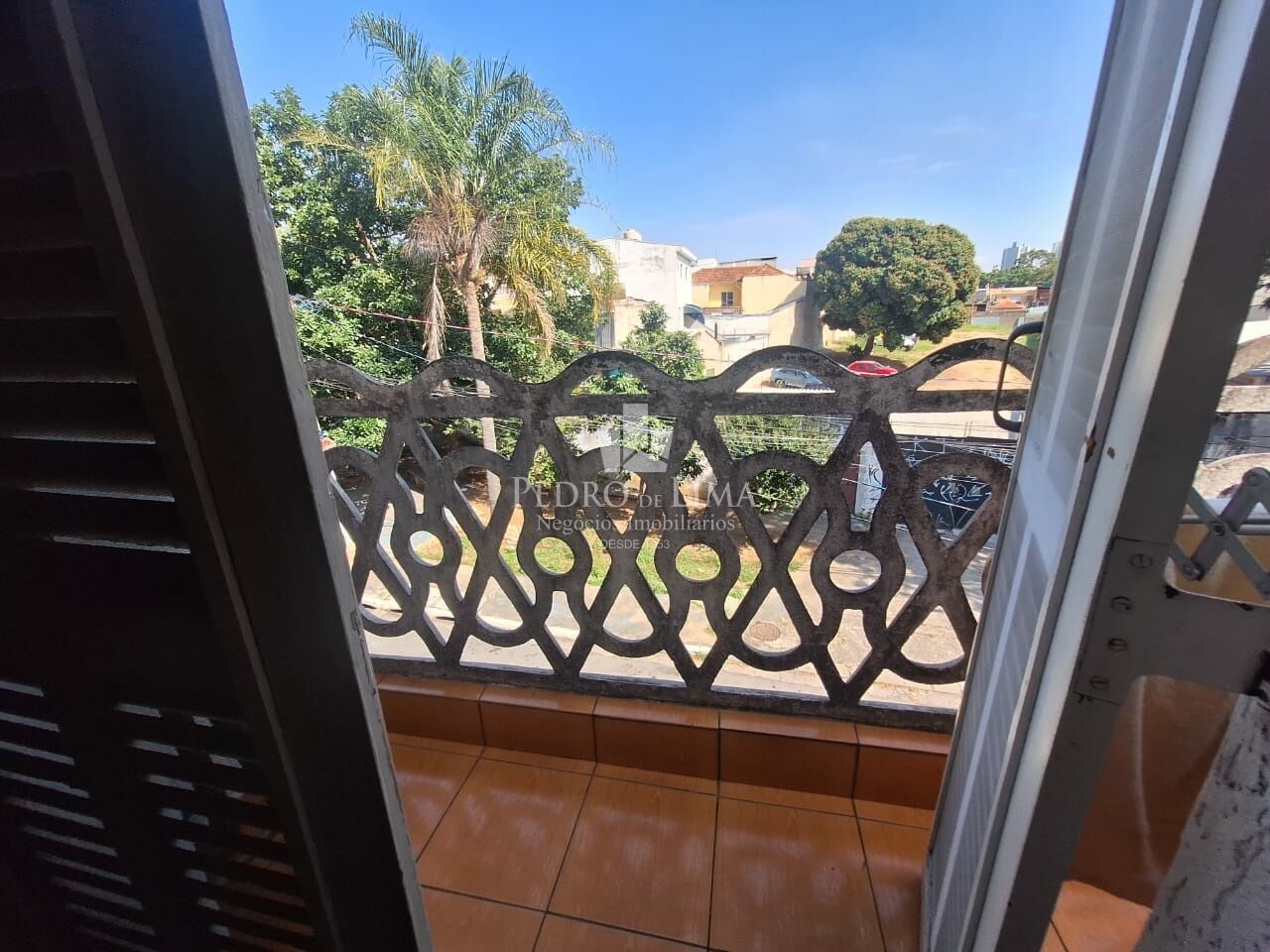 Salão comercial com 3 casas residenciais na Penha