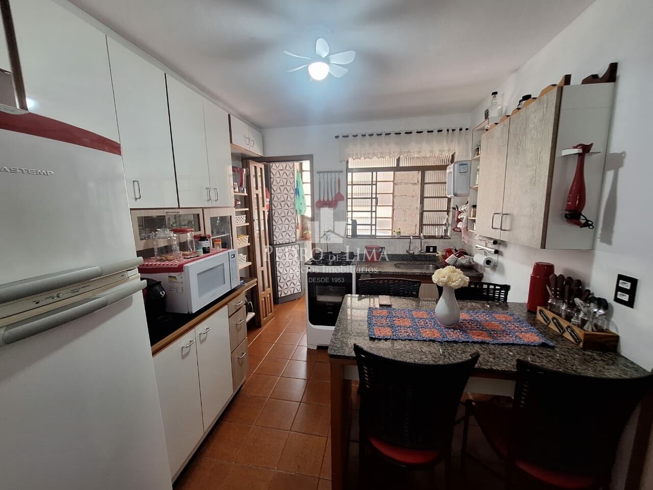 Salão comercial com 3 casas residenciais na Penha