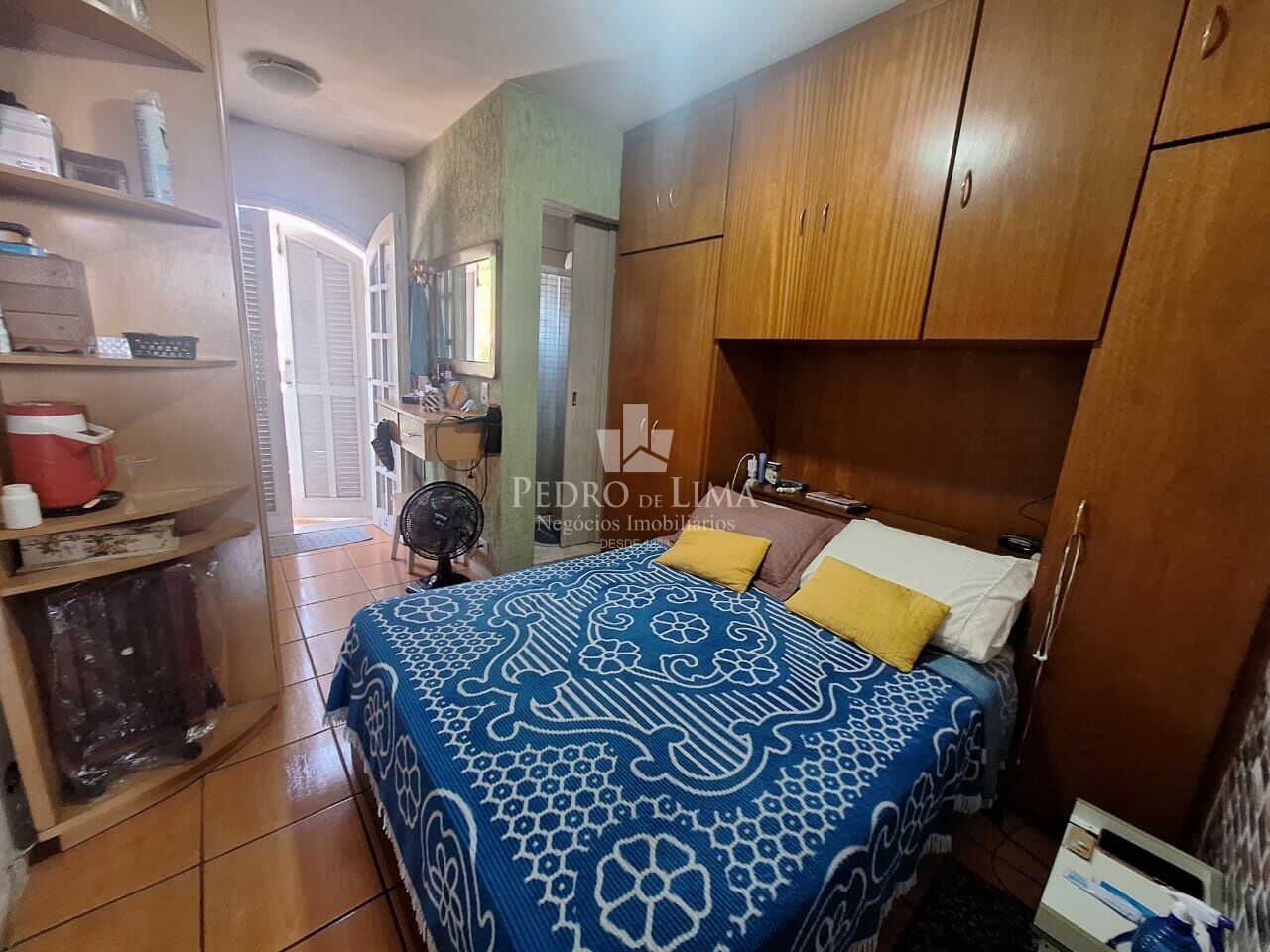 Salão comercial com 3 casas residenciais na Penha