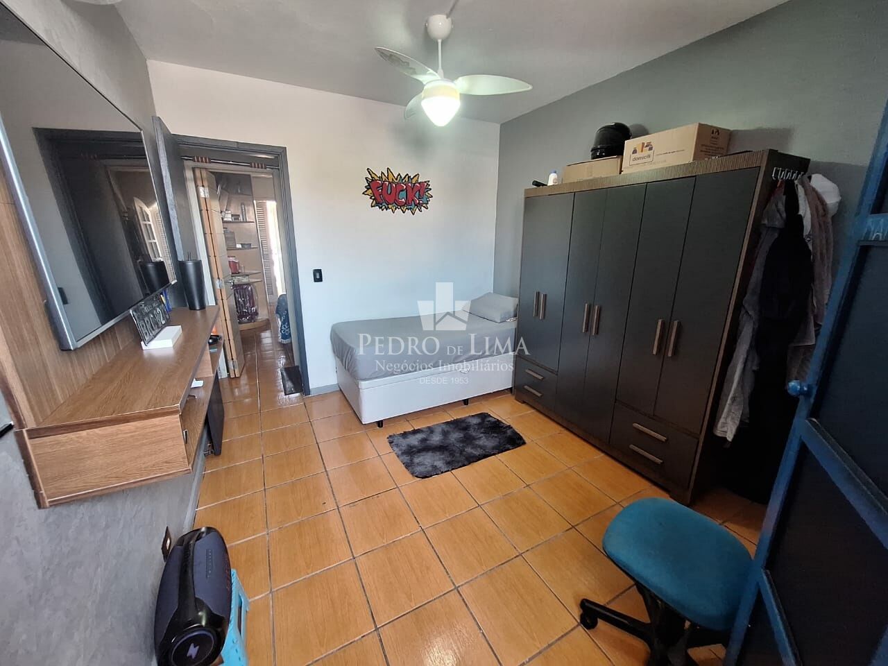 Salão comercial com 3 casas residenciais na Penha