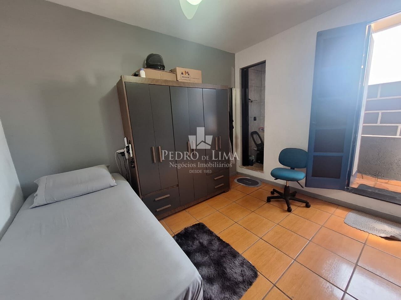Salão comercial com 3 casas residenciais na Penha