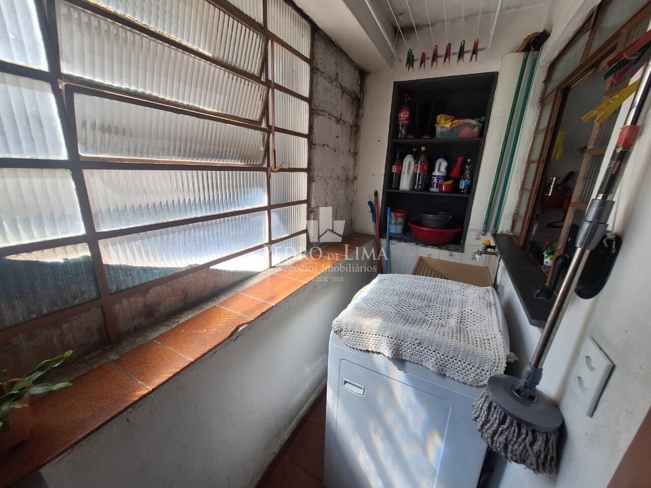 Salão comercial com 3 casas residenciais na Penha