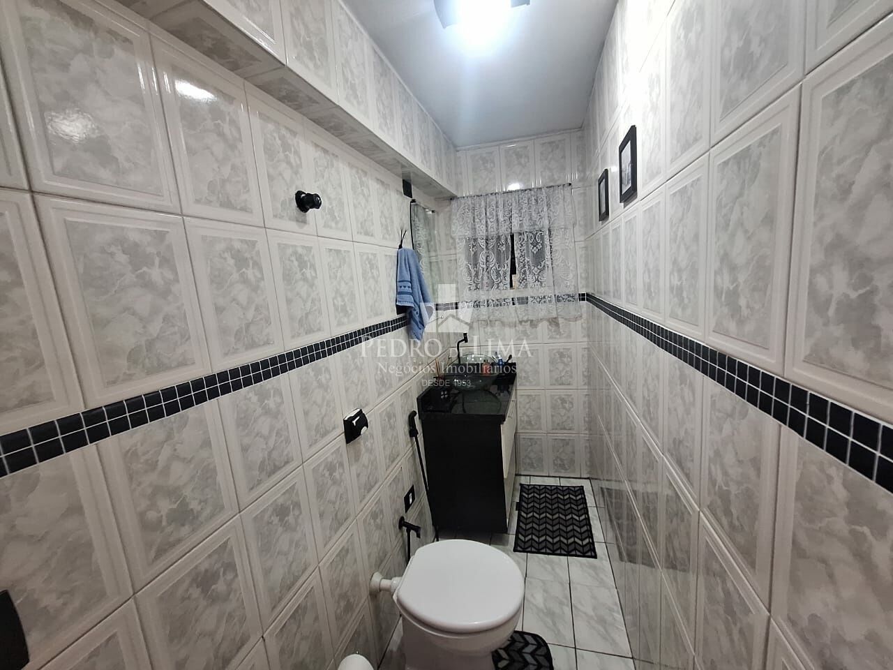 Salão comercial com 3 casas residenciais na Penha