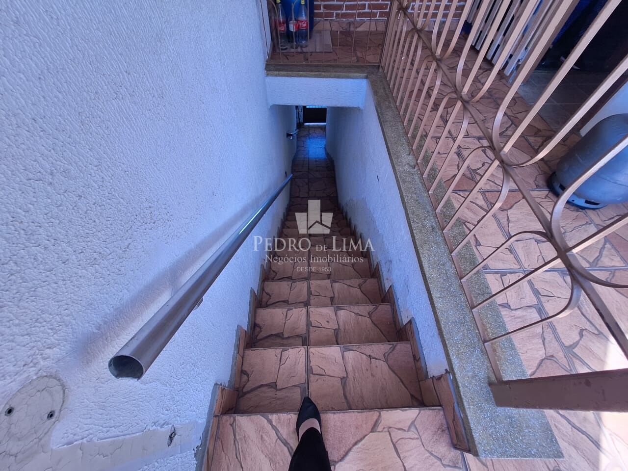 Salão comercial com 3 casas residenciais na Penha