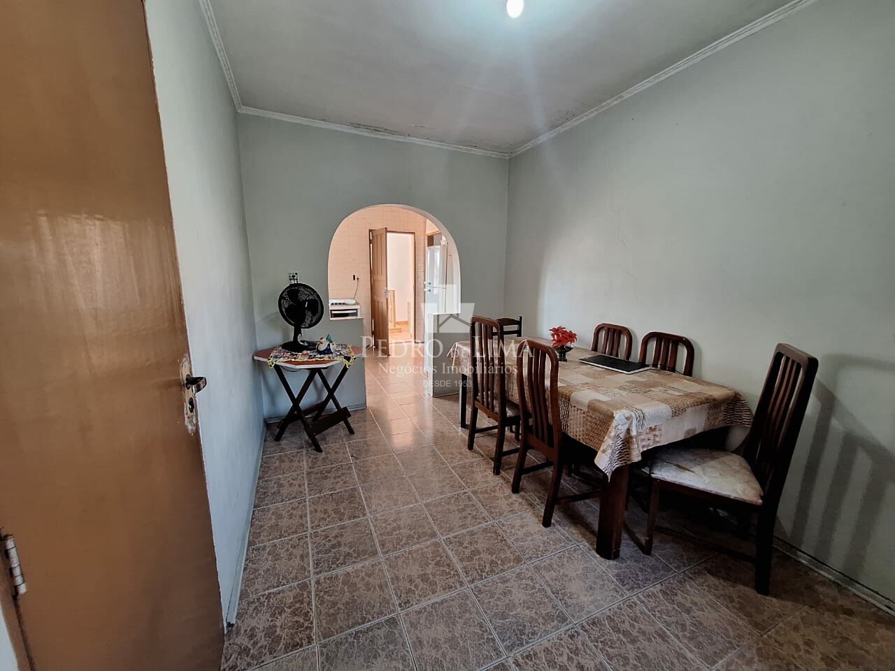 Salão comercial com 3 casas residenciais na Penha