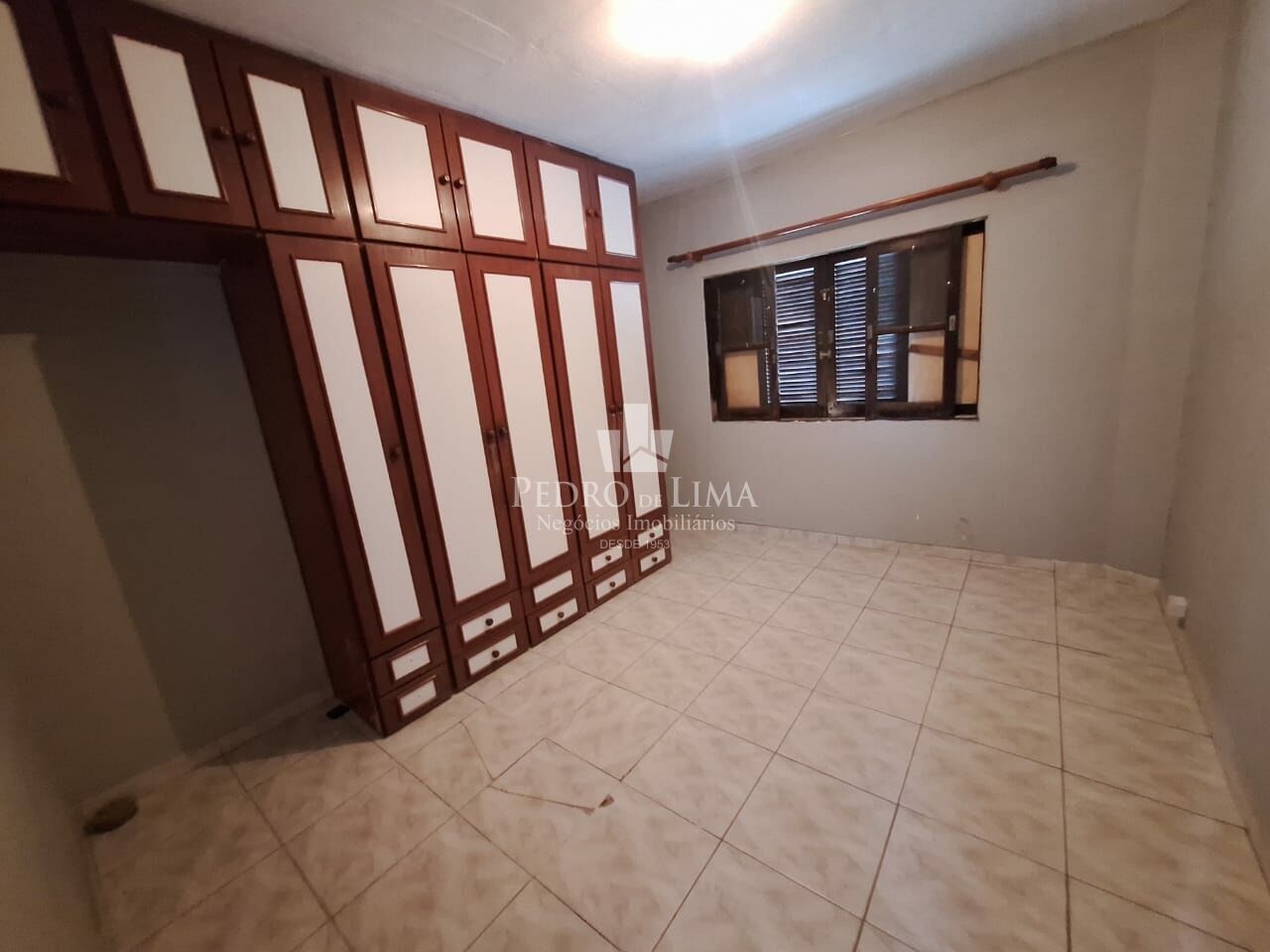 Salão comercial com 3 casas residenciais na Penha