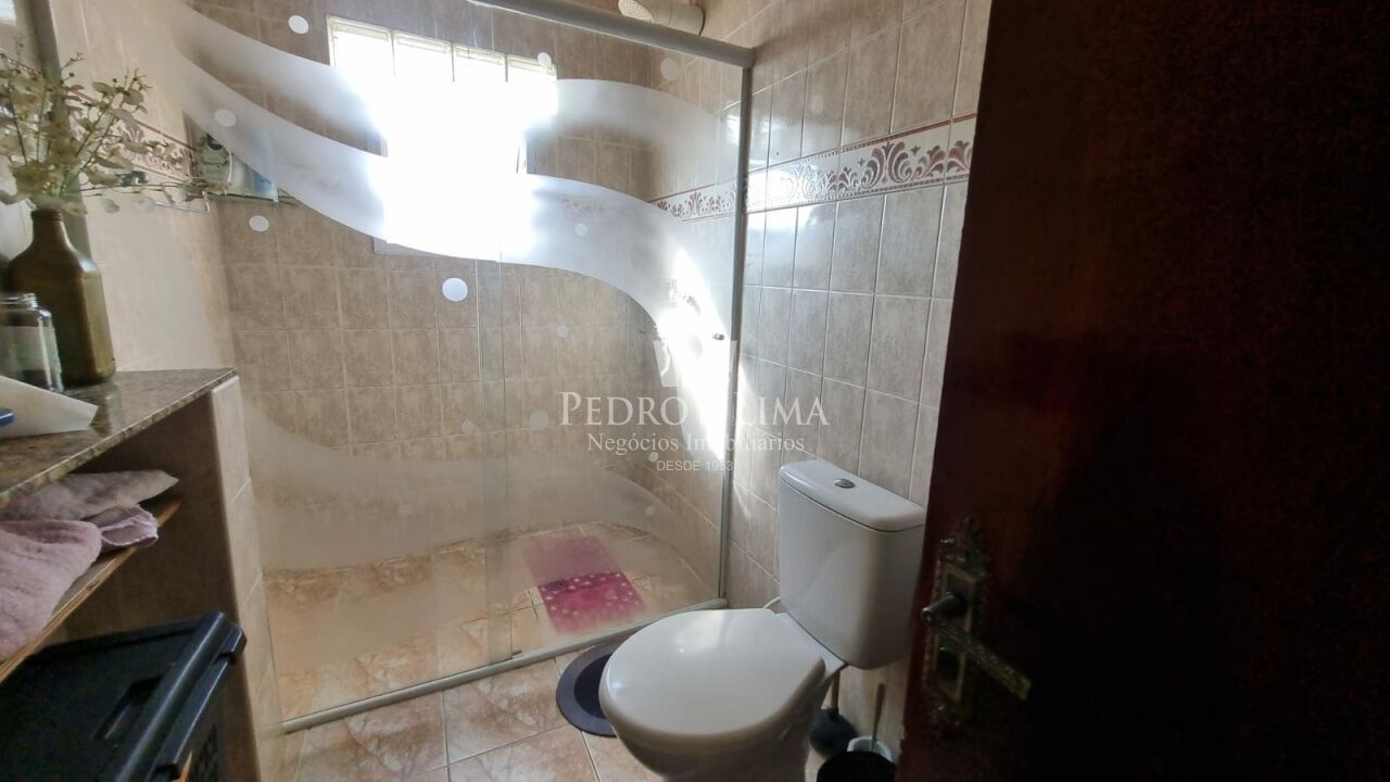 Sobrado Frontal de 4 Dormitórios com Edícula e 2 Vagas na Penha