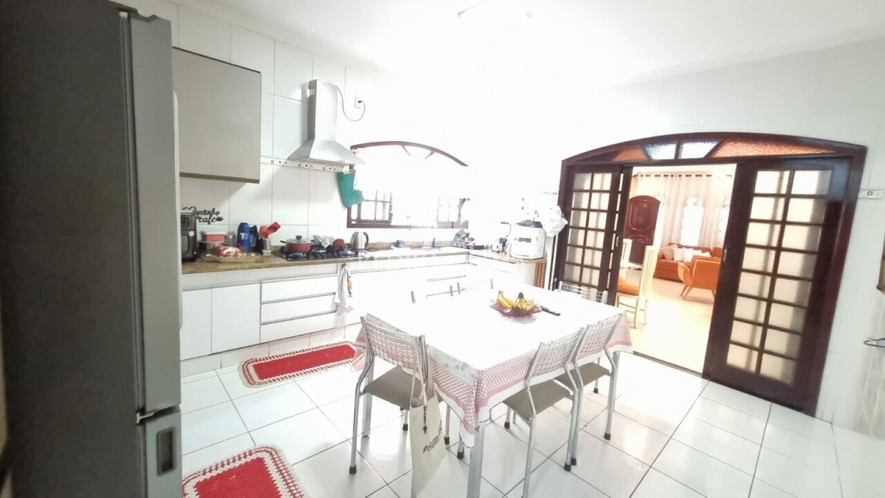 imagem do imovel Sobrado Frontal de 4 Dormitórios com Edícula e 2 Vagas na Penha ref: PE44949