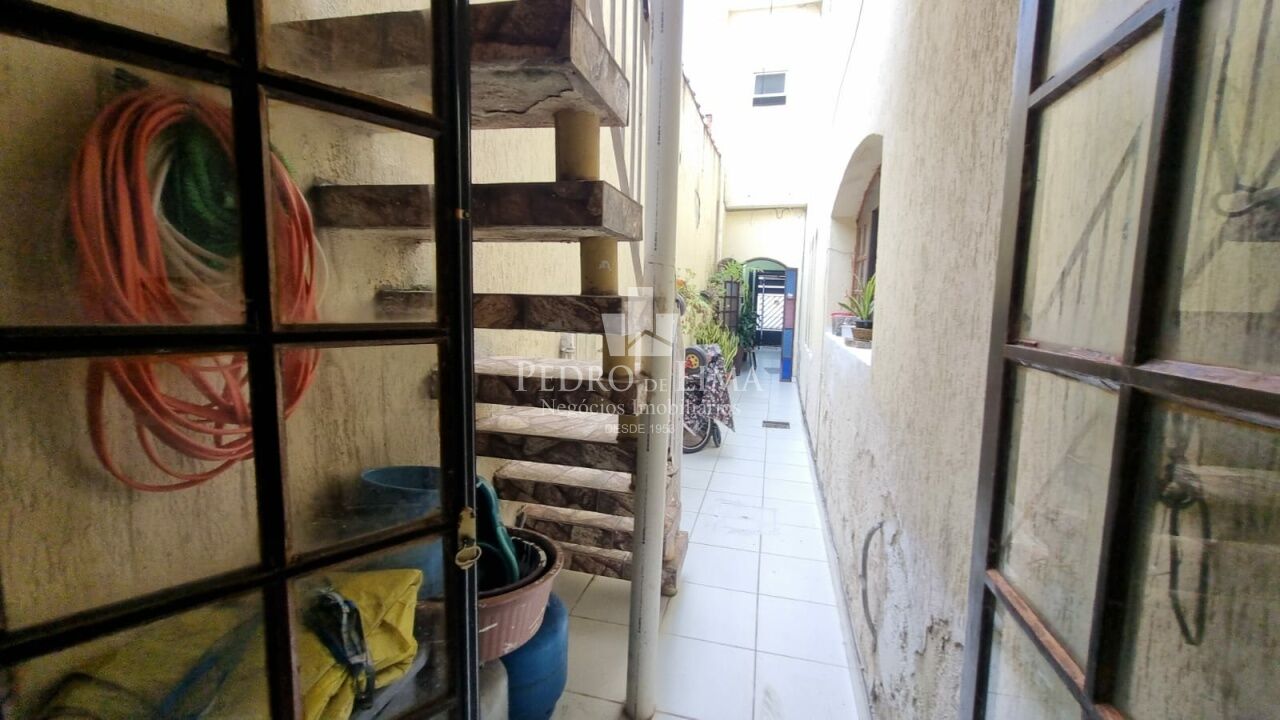 Sobrado Frontal de 4 Dormitórios com Edícula e 2 Vagas na Penha