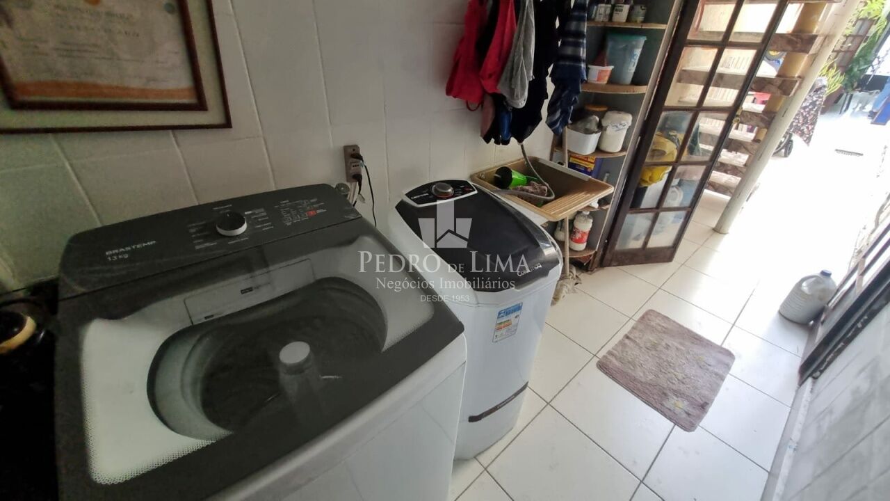 Sobrado Frontal de 4 Dormitórios com Edícula e 2 Vagas na Penha