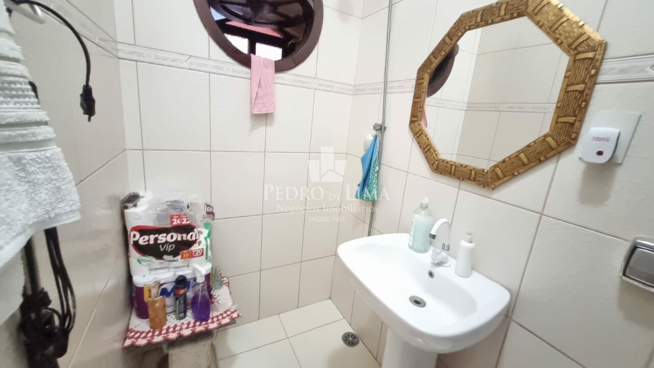Sobrado Frontal de 4 Dormitórios com Edícula e 2 Vagas na Penha