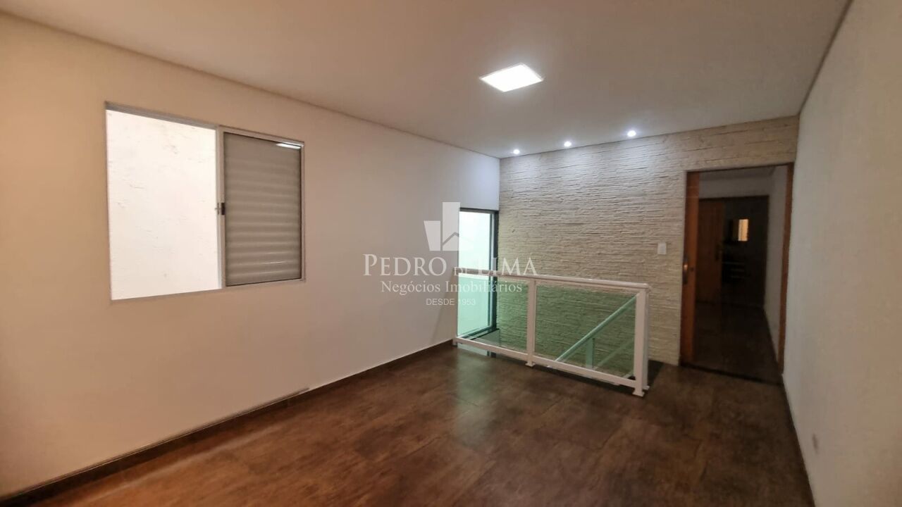 Sobrado com 3 suítes, 2 vagas cobertas 250 m², região da Penha