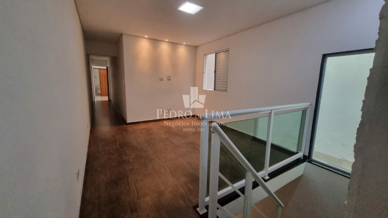 Sobrado com 3 suítes, 2 vagas cobertas 250 m², região da Penha