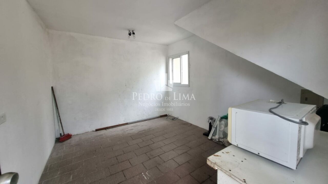 Sobrado com 3 suítes, 2 vagas cobertas 250 m², região da Penha