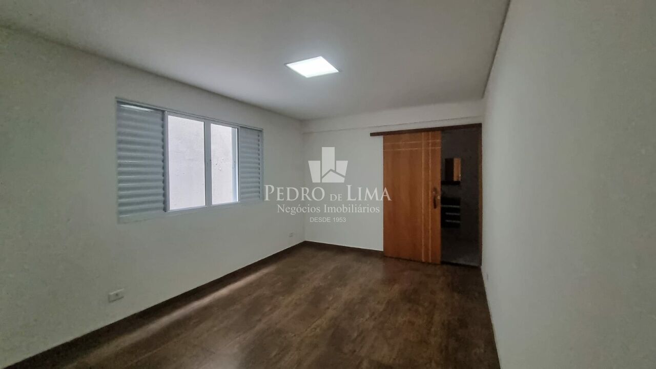 Sobrado com 3 suítes, 2 vagas cobertas 250 m², região da Penha