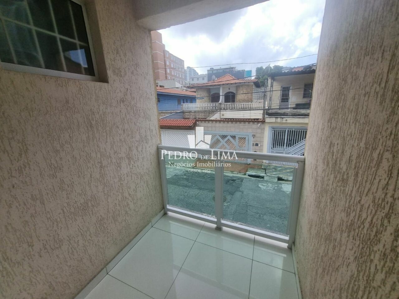 Sobrado com 3 suítes, 2 vagas cobertas 250 m², região da Penha